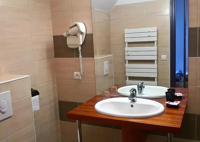 Chateau D'arance Hotel *