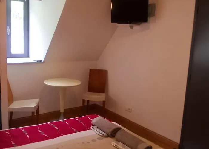 Chateau D'arance Hotel *